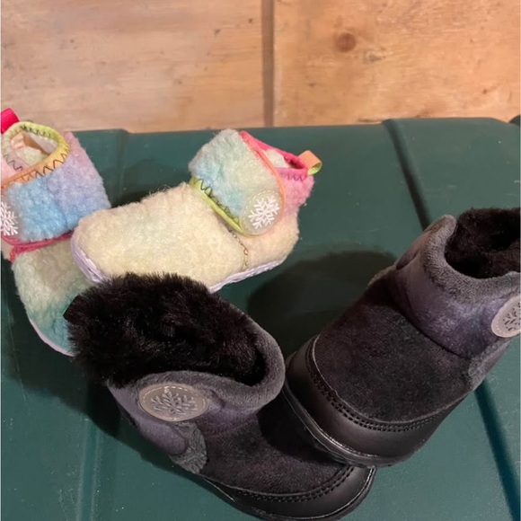 Cozy Kids' Multicolor and Black Booties - Picture 3 of 4